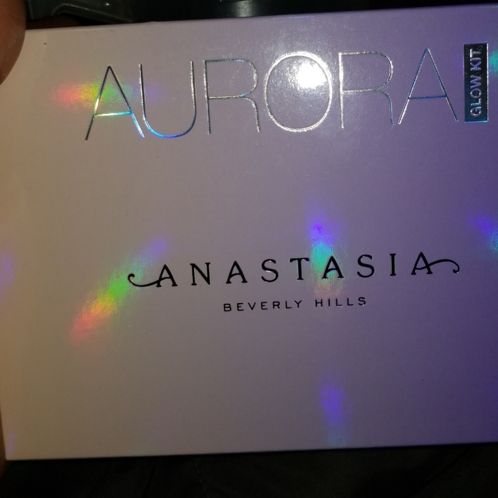 Anastasia Beverley Hills Aurora glow kit